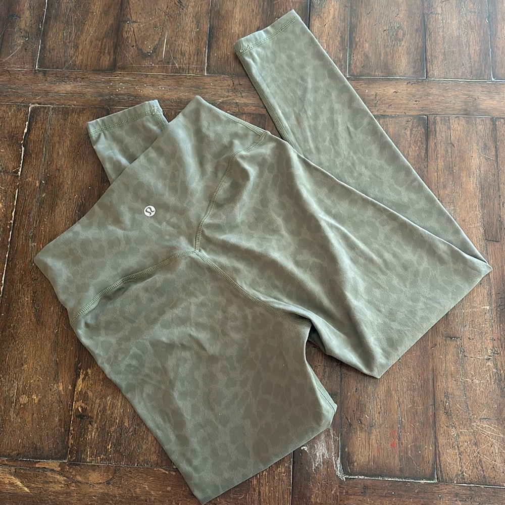 Lululemon green leopard print leggings size womens 4